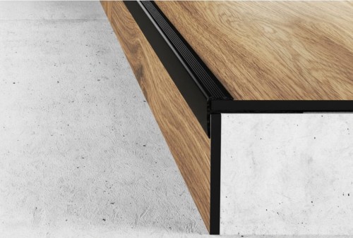 listwa schodowa do paneli winylowych czarna 3mm.jpg