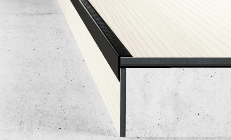 profil schodowy do paneli winylowych LVT czarny 5mm.jpg